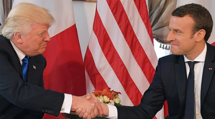 Quand Emmanuel Macron « snobe » Donald Trump (Vidéo)