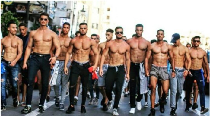 Quand des jeunes musclés se baladent torse nu à Tanger (Photos et Vidéo)