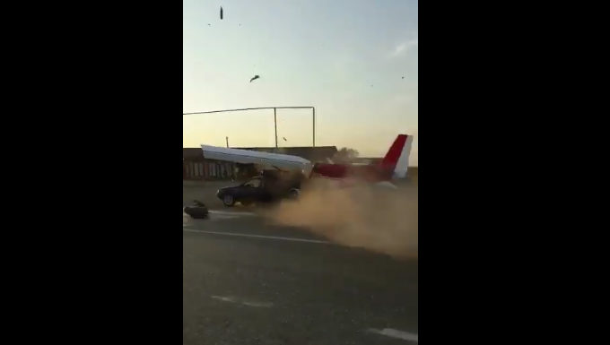 Humour : Quand un avion ULM fonce dans une voiture .. (Vidéo)
