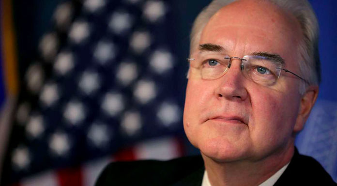 USA : démission du ministre de la Santé critiqué pour ses vols en avions privés