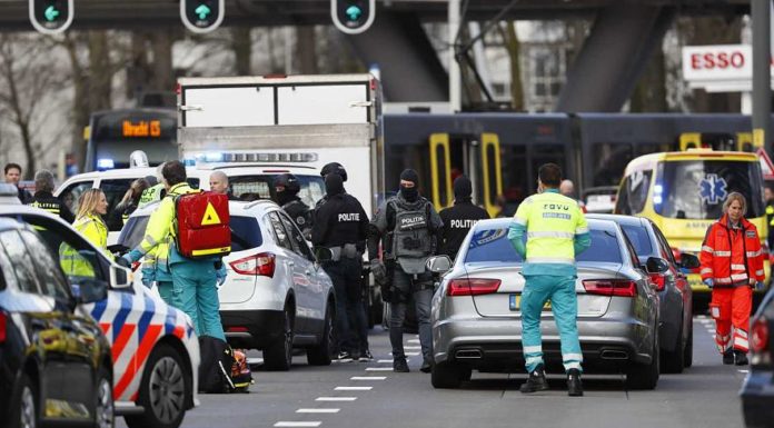 Fusillade aux Pays-Bas: La piste terroriste privilégiée sans exclure un différend familial