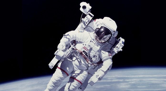 Une Marocaine assiste au sol la sortie des astronautes dans l’espace pour réparer la SSI