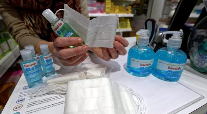 Coronavirus : Qui est derrière les pénuries des masques et désinfectants ?