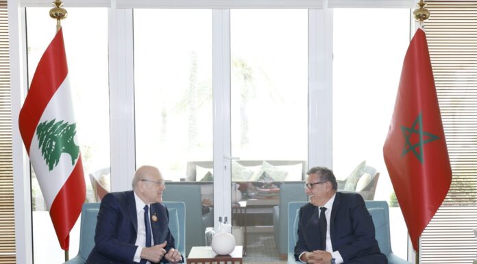 Sommet arabe de Manama: Akhannouch s’entretient avec le chef du gouvernement libanais