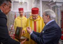 Sa Majesté le Roi reçoit le Wali de Bank Al-Maghrib au Palais Royal à Tétouan
